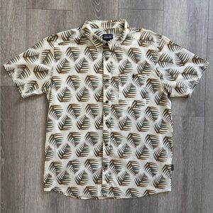 Patagonia organic cotton short sleeve Button Up Shirt leaf pattern Men Sz Large